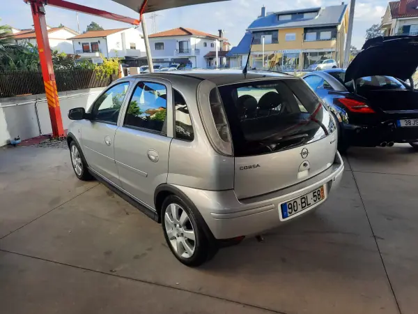 Opel Corsa 2006 - 4750 EUR, 195121 km - AUTO.MOTO.pt - 195121km - foto 4 de 7