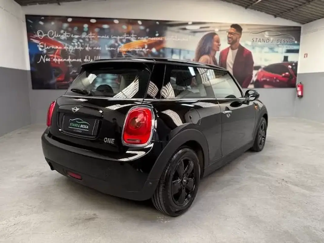 MINI 3 Portas 2017 - 13999 EUR, 142517 km - AUTO.MOTO.pt - 142517km - foto 8 de 16