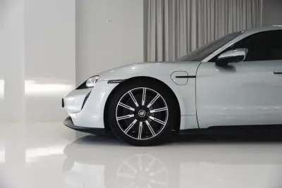 Porsche Taycan 2020 - 64950 EUR, 55941 km - AUTO.MOTO.pt - 55941km - foto 9 de 52