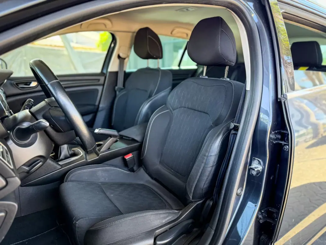 Renault Mégane 2019 - 12590 EUR, 170000 km - 170000km - foto 7 de 12