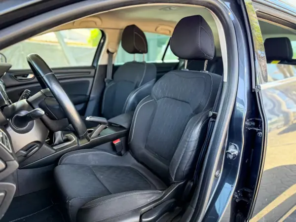 Renault Mégane 2019 - 12590 EUR, 170000 km - AUTO.MOTO.pt - 170000km - foto 7 de 12