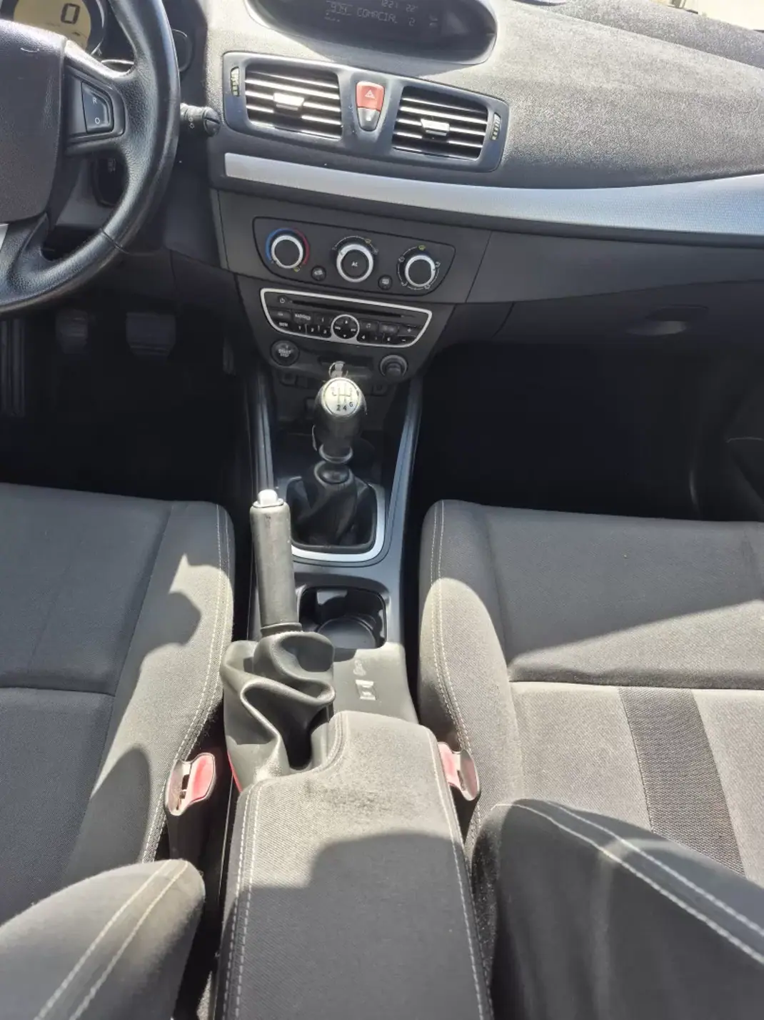 Renault Mégane 2010 - 5250 EUR, 255154 km - AUTO.MOTO.pt - 255154km - foto 16 de 23