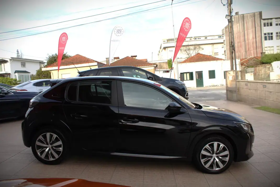 Peugeot e-208 2020 - 14350 EUR, 56200 km - AUTO.MOTO.pt - 56200km - foto 4 de 28