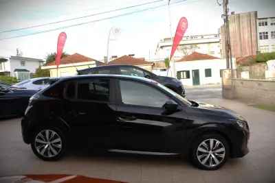 Peugeot e-208 2020 - 14350 EUR, 56200 km - AUTO.MOTO.pt - 56200km - foto 4 de 28
