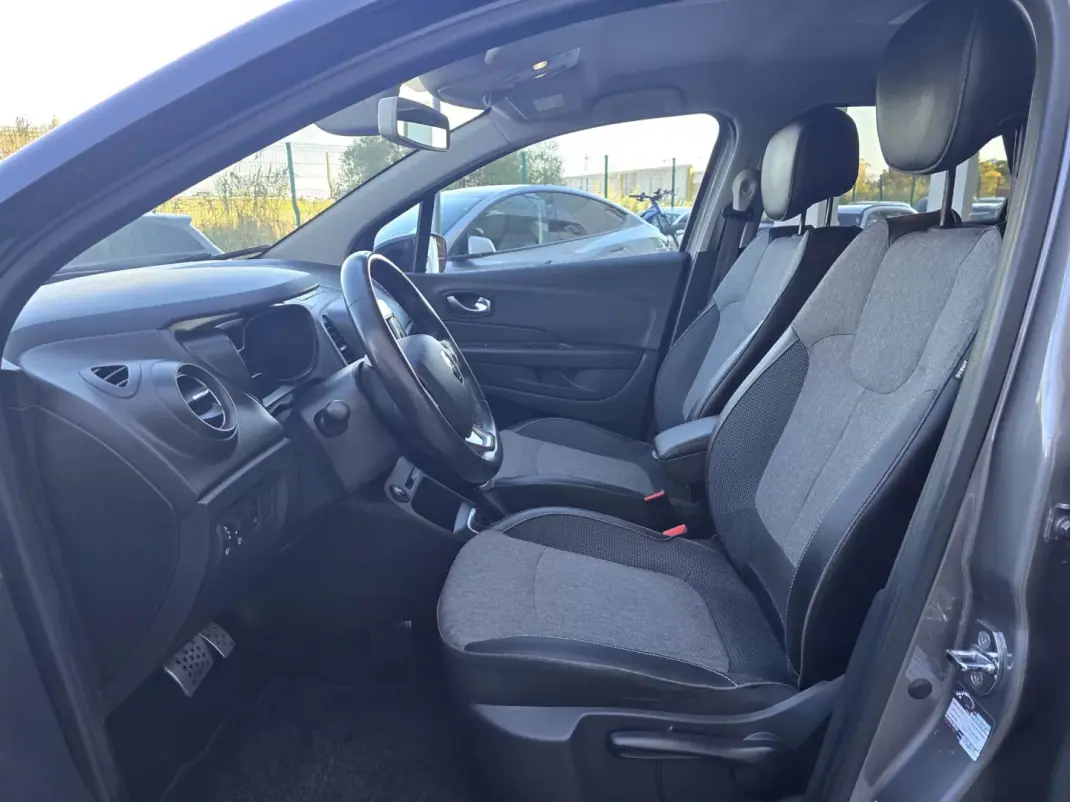 Renault Captur 2018 - 13450 EUR, 168000 km - AUTO.MOTO.pt - 168000km - foto 9 de 16