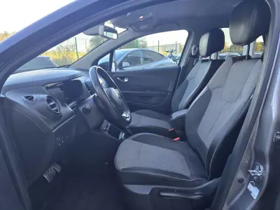 Renault Captur 2018 - 13450 EUR, 168000 km - AUTO.MOTO.pt - 168000km - foto 9 de 16