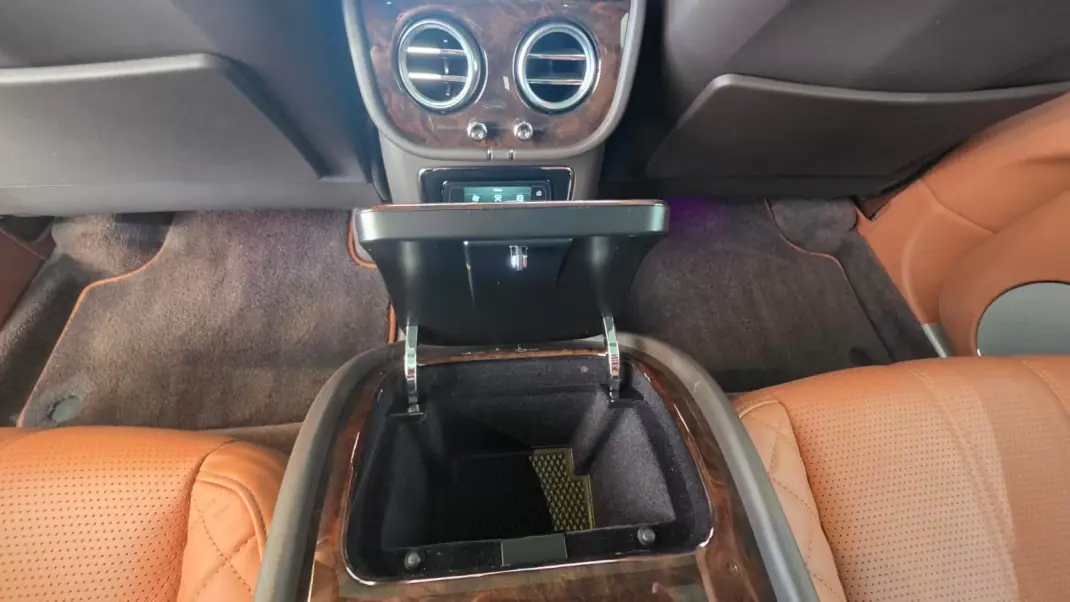 Bentley Bentayga 2020 - 185000 EUR, 62037 km - AUTO.MOTO.pt - 62037km - foto 23 de 31