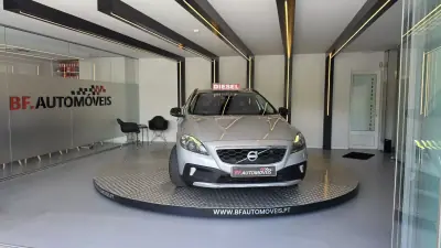 Volvo V40 Cross Country 2013 - 9900 EUR, 239930 km - AUTO.MOTO.pt - 239930km - foto 11 de 55