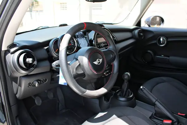 MINI Coupé 2016 - 13900 EUR, 134843 km - AUTO.MOTO.pt - 134843km - foto 11 de 19