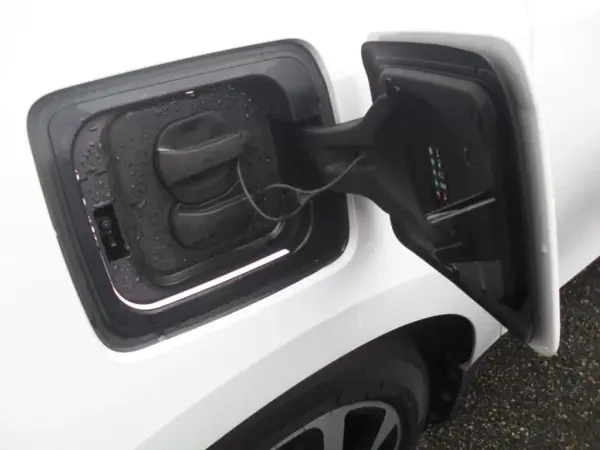 BMW i3 2018 - 17580 EUR, 93200 km - AUTO.MOTO.pt - 93200km - foto 22 de 28