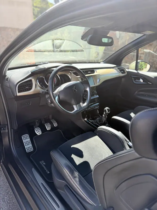 DS DS3 2018 - 16800 EUR, 130000 km - AUTO.MOTO.pt - 130000km - foto 11 de 15