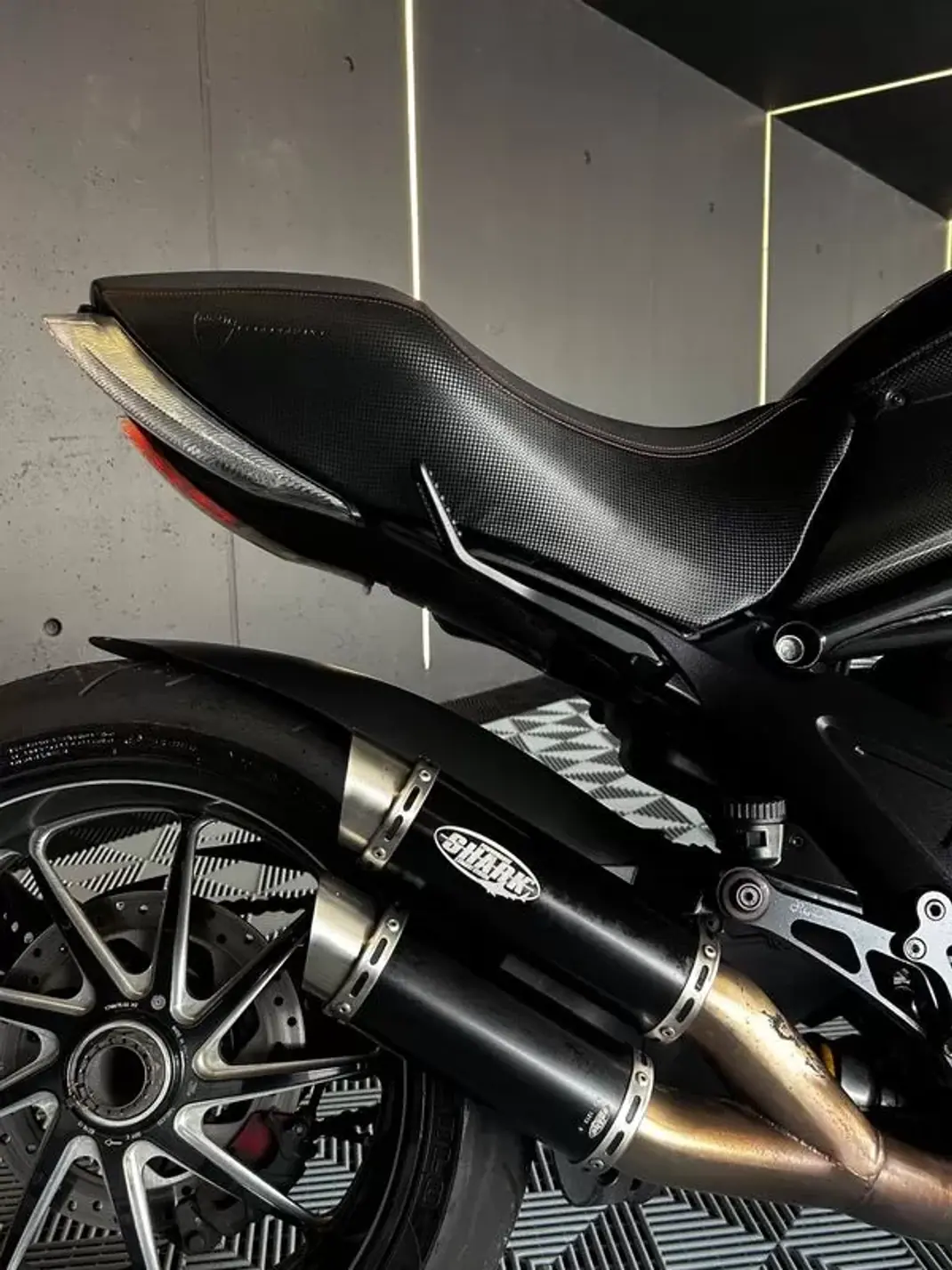 Ducati Diavel 2011 - 9750 EUR, 39000 km - AUTO.MOTO.pt - 39000km - foto 14 de 14
