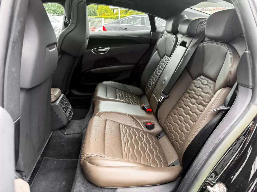 Audi e-tron GT 2022 - 58500 EUR, 86000 km - 86000km - foto 34 de 36