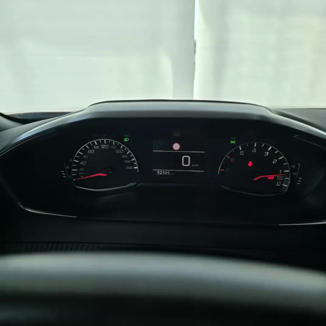 Peugeot 2008 2023 - 16750 EUR, 52595 km - 52595km - foto 21 de 28