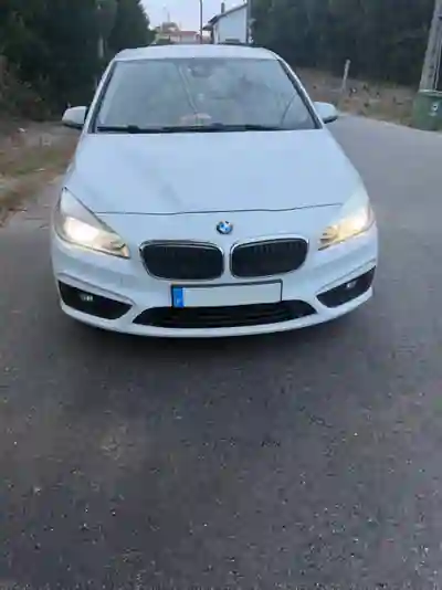 BMW 216 Active Tourer 2015 — foto 3 de 9