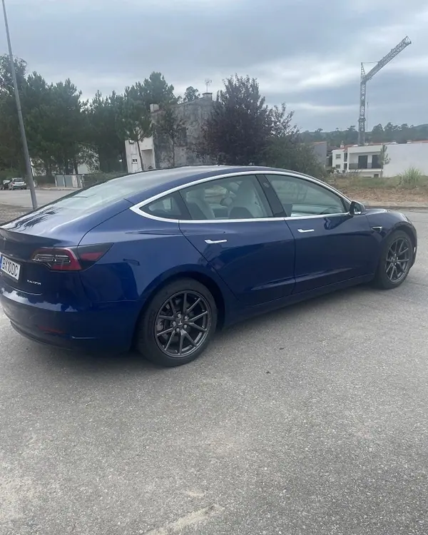 Tesla Model 3 2020 - 12400 EUR, 125999 km - AUTO.MOTO.pt - 125999km - foto 3 de 6