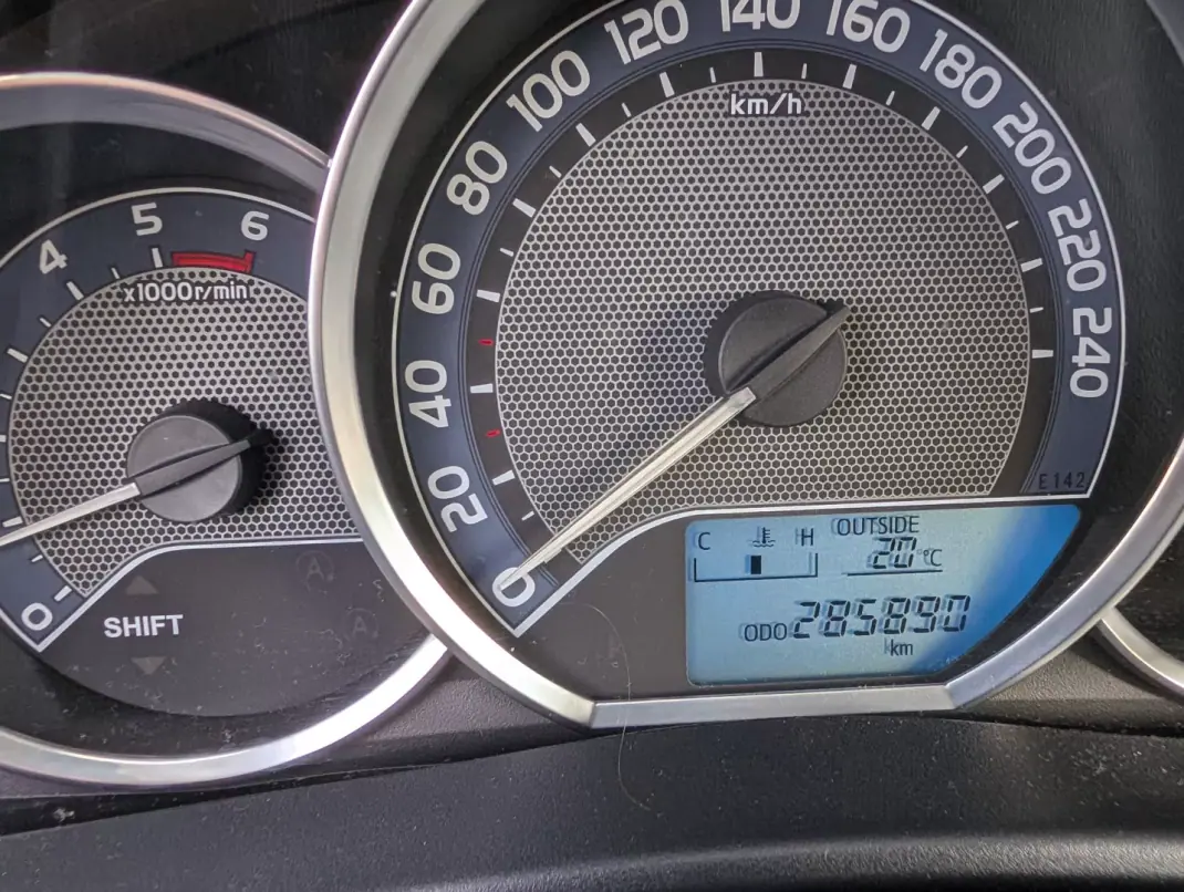 Toyota Auris Touring Sports 2014 - 8250 EUR, 285890 km - AUTO.MOTO.pt - 285890km - foto 21 de 21