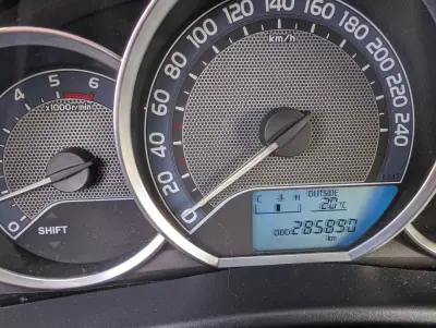 Toyota Auris Touring Sports 2014 - 8250 EUR, 285890 km - AUTO.MOTO.pt - 285890km - foto 21 de 21