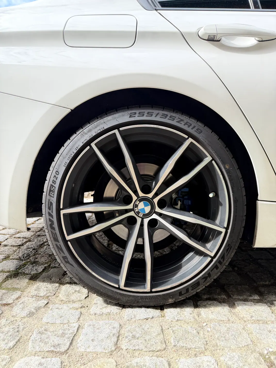 BMW 320 2019 - 27000 EUR, 123500 km - AUTO.MOTO.pt - 123500km - foto 3 de 14