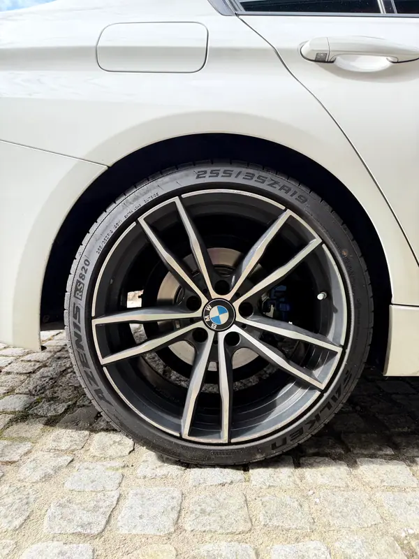 BMW 320 2019 - 25000 EUR, 123500 km - AUTO.MOTO.pt - 123500km - foto 3 de 14