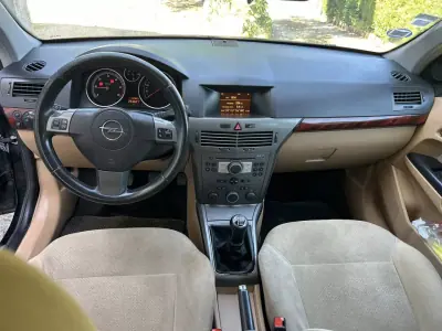 Opel Astra 2004 - 4999 EUR, 254000 km - AUTO.MOTO.pt - 254000km - foto 5 de 13