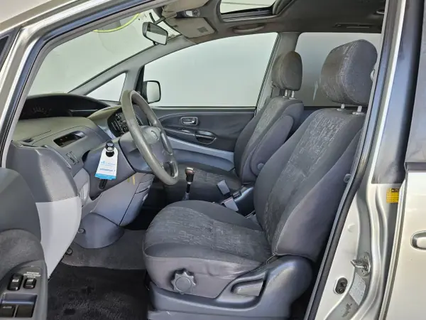 Toyota Previa 2003 - 4250 EUR, 497000 km - AUTO.MOTO.pt - 497000km - foto 6 de 9