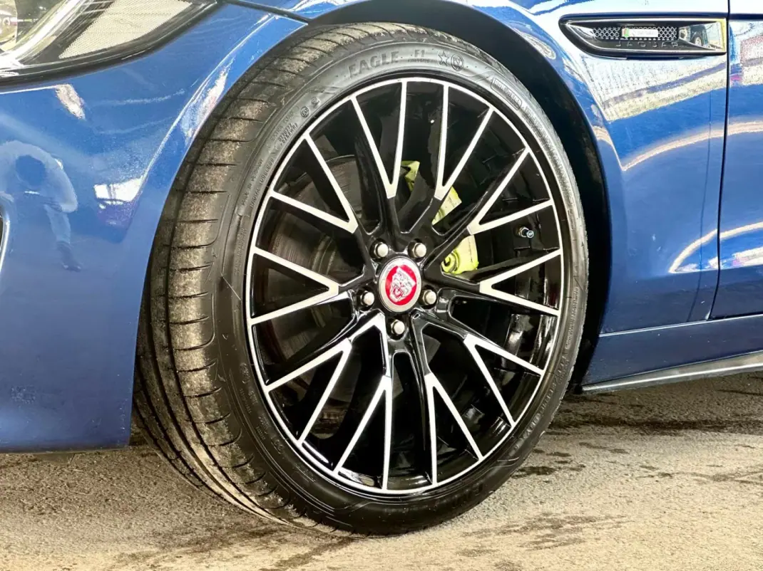 Jaguar XE 2017 - 16900 EUR, 230128 km - AUTO.MOTO.pt - 230128km - foto 2 de 28