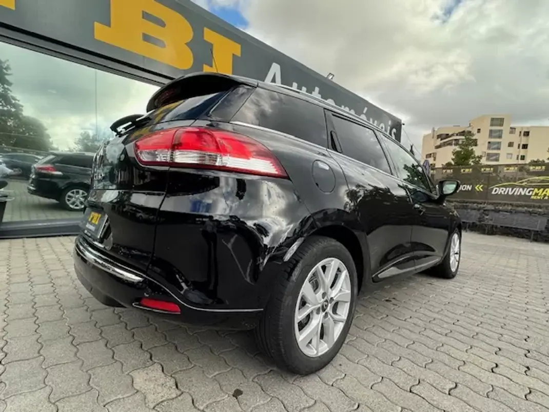 Renault Clio Sport Tourer 2020 - 12500 EUR, 75360 km - AUTO.MOTO.pt - 75360km - foto 9 de 12