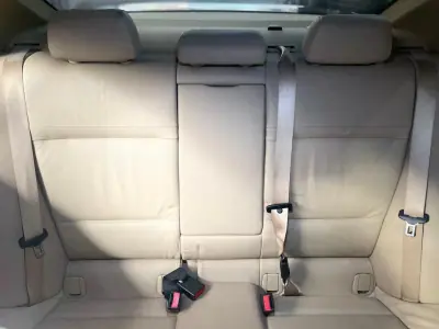 BMW 318 2010 - 10999 EUR, 181000 km - AUTO.MOTO.pt - 181000km - foto 36 de 46