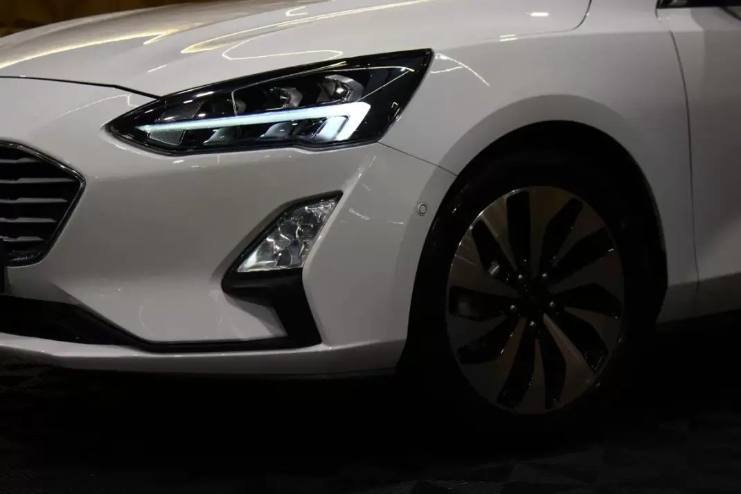 Ford Focus SW 2019 - 13900 EUR, 160000 km - AUTO.MOTO.pt - 160000km - foto 2 de 32