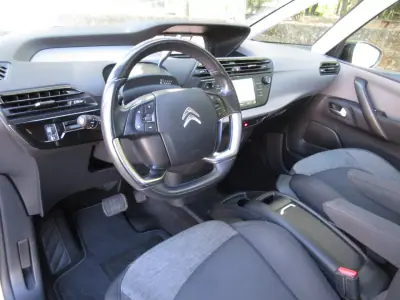 Citroën C4 Picasso 2017 - 12990 EUR, 175000 km - AUTO.MOTO.pt - 175000km - foto 18 de 44