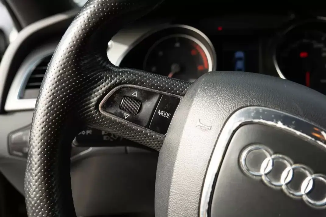 Audi A5 Sportback 2009 - 11900 EUR, 270425 km - AUTO.MOTO.pt - 270425km - foto 21 de 25