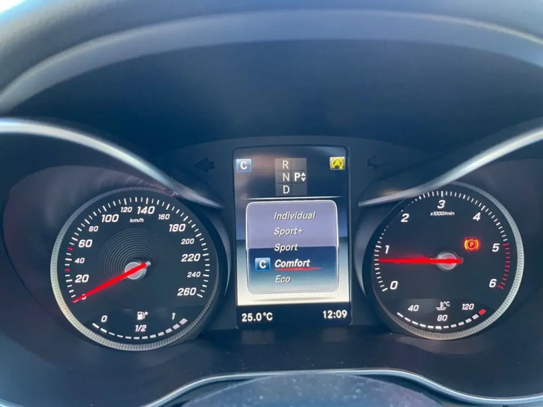 Mercedes-Benz C 220 2015 - 25999 EUR, 151000 km - AUTO.MOTO.pt - 151000km - foto 19 de 56