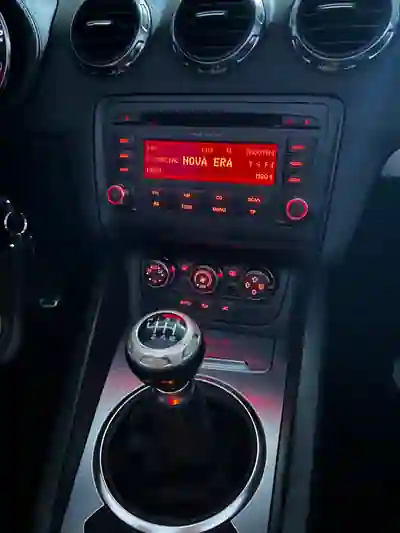 Audi TT Roadster 2007 - 12500 EUR, 128 km - AUTO.MOTO.pt - 128km - foto 7 de 11