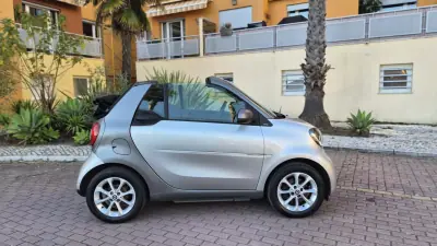 Smart Fortwo Cabrio 2017 - 12480 EUR, 84000 km - AUTO.MOTO.pt - 84000km - foto 5 de 17