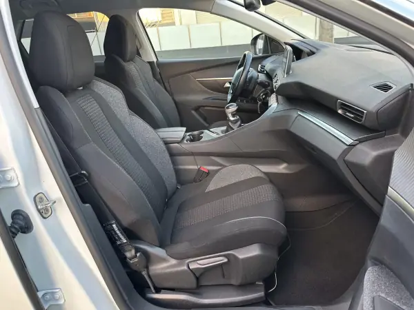 Peugeot 3008 2019 - 13900 EUR, 190000 km - AUTO.MOTO.pt - 190000km - foto 51 de 59