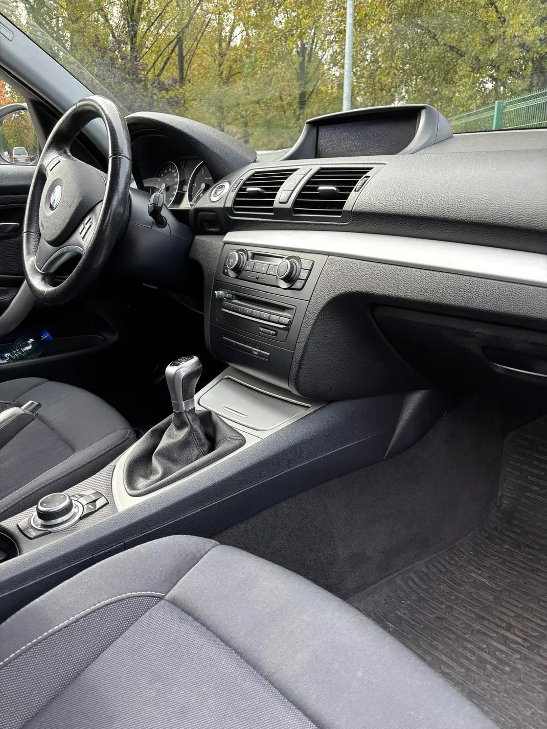 BMW 118 2010 - 6748 EUR, 356000 km - AUTO.MOTO.pt - 356000km - foto 9 de 12