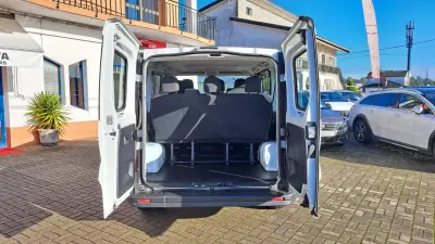 Renault Trafic Combi 1.6 DCI L1 H1 - 9 Lugares 2017 - 21900 EUR, 241154 km - AUTO.MOTO.pt - 241154km - foto 7 de 20