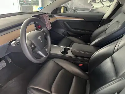 Tesla Model 3 2021 - 29900 EUR, 86555 km - AUTO.MOTO.pt - 86555km - foto 6 de 17