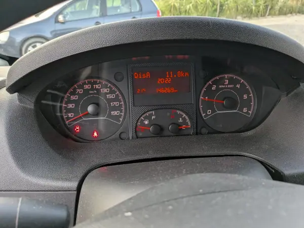 Citroën 2020 - 14990 EUR, 145000 km - AUTO.MOTO.pt - 145000km - foto 10 de 18