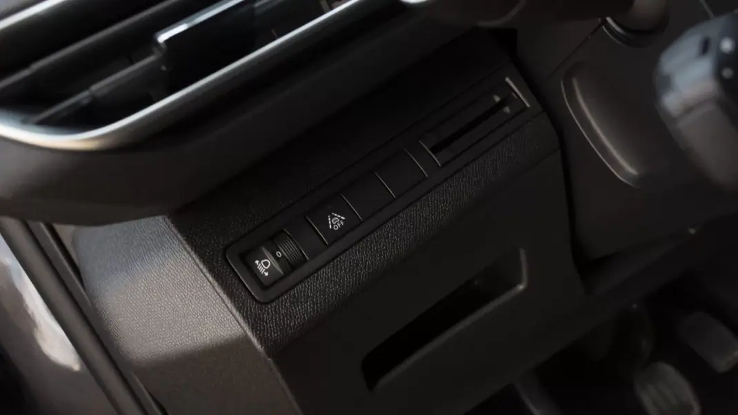 Peugeot 3008 2022 - 21750 EUR, 58000 km - AUTO.MOTO.pt - 58000km - foto 21 de 35