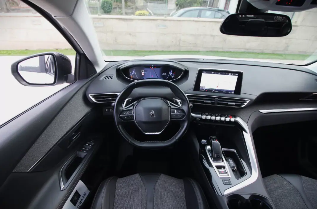 Peugeot 3008 2018 - 16990 EUR, 138000 km - AUTO.MOTO.pt - 138000km - foto 19 de 26