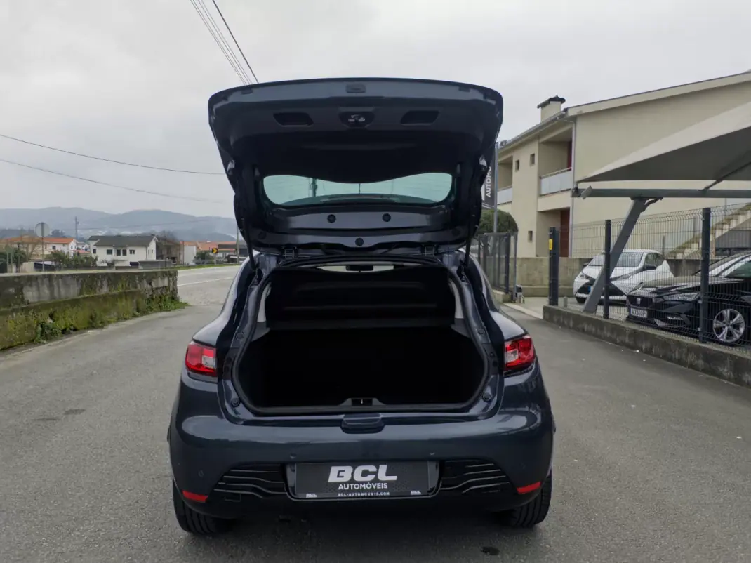 Renault Clio 2019 - 10990 EUR, 128000 km - AUTO.MOTO.pt - 128000km - foto 17 de 43