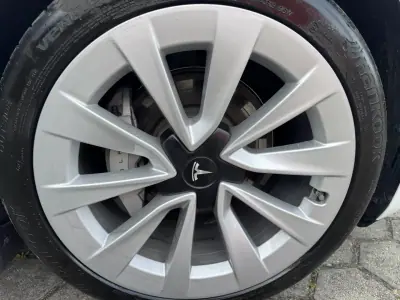 Tesla Model 3 2021 - 28900 EUR, 73000 km - AUTO.MOTO.pt - 73000km - foto 31 de 32
