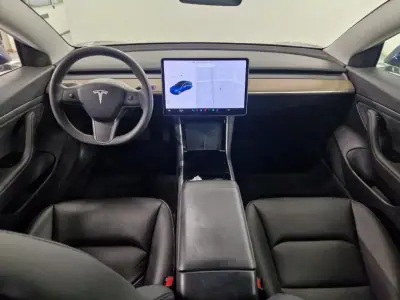 Tesla Model 3 2020 - 20900 EUR, 110000 km - AUTO.MOTO.pt - 110000km - foto 5 de 6