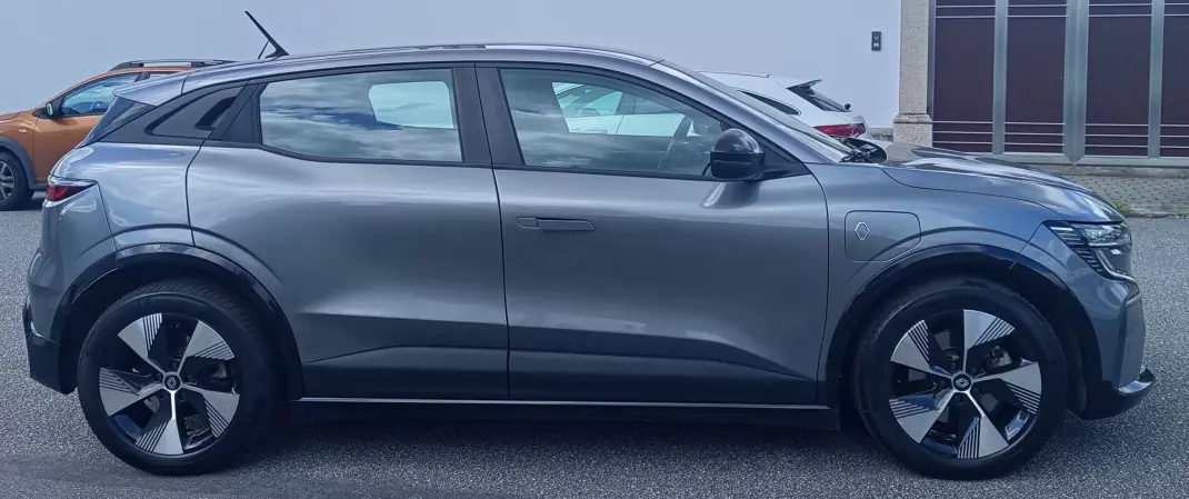 Renault Mégane E-Tech 2022 - 20490 EUR, 95500 km - AUTO.MOTO.pt - 95500km - foto 4 de 19