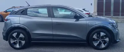 Renault Mégane E-Tech 2022 - 20490 EUR, 95500 km - AUTO.MOTO.pt - 95500km - foto 4 de 19