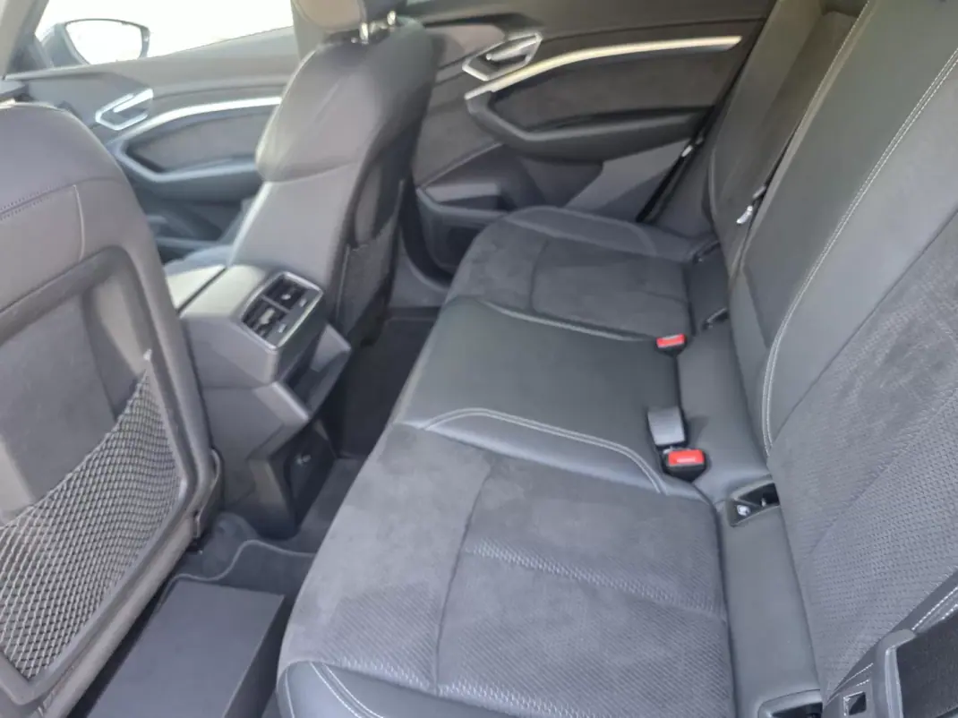 Audi e-tron 2021 - 32900 EUR, 120000 km - 120000km - foto 11 de 51