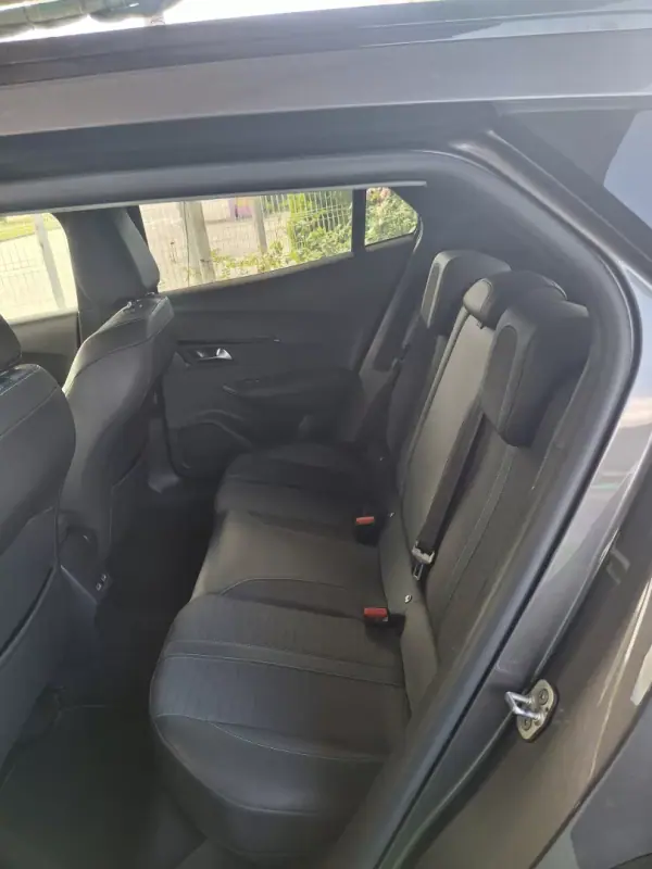 Peugeot 2008 2021 - 18900 EUR, 130000 km - AUTO.MOTO.pt - 130000km - foto 7 de 8