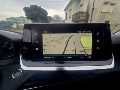 Peugeot e-208 2020 - 15750 EUR, 56000 km - AUTO.MOTO.pt - 56000km - foto 21 de 41